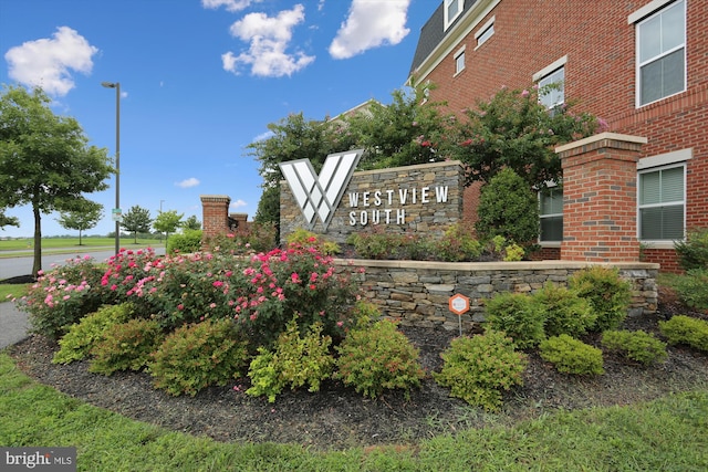 view of community / neighborhood sign