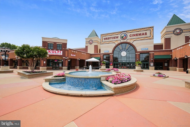 view of pool with pool water feature