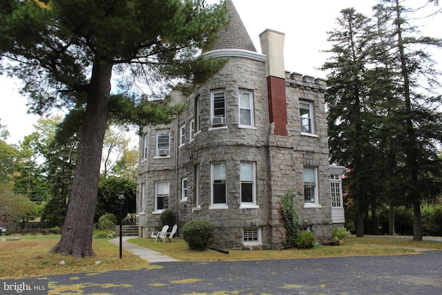 view of front facade