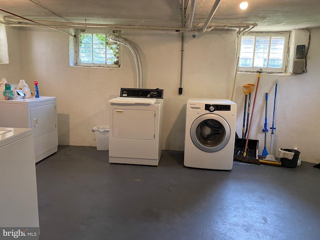 washroom featuring washing machine and clothes dryer