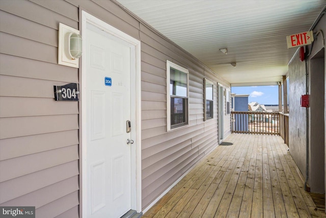 doorway to property with covered porch