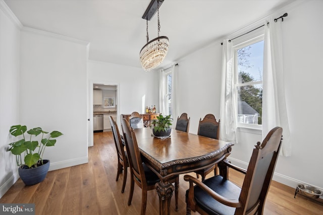 dining area with plenty of natural light, a chandelier, and light hardwood / wood-style floors