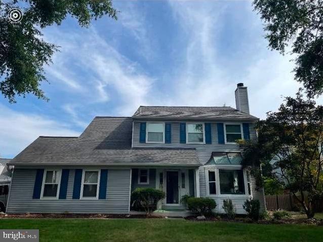 view of front of house with a front yard