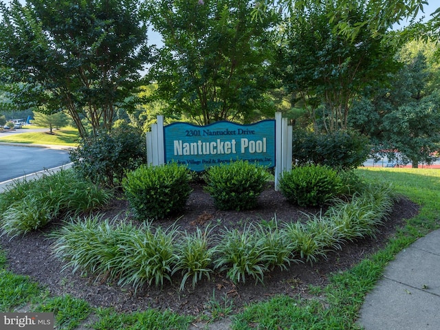 view of community / neighborhood sign