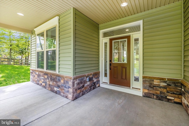 entrance to property with covered porch