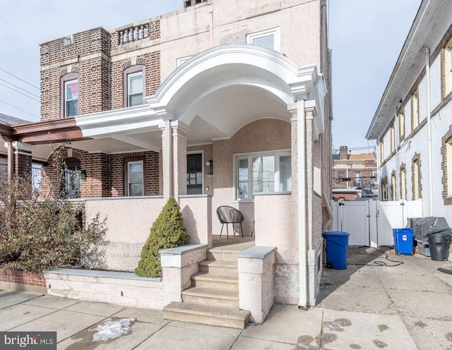 view of front facade featuring covered porch