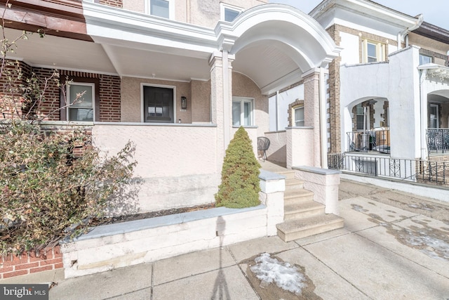 entrance to property featuring a porch