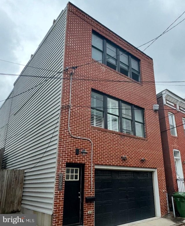 view of front facade with a garage