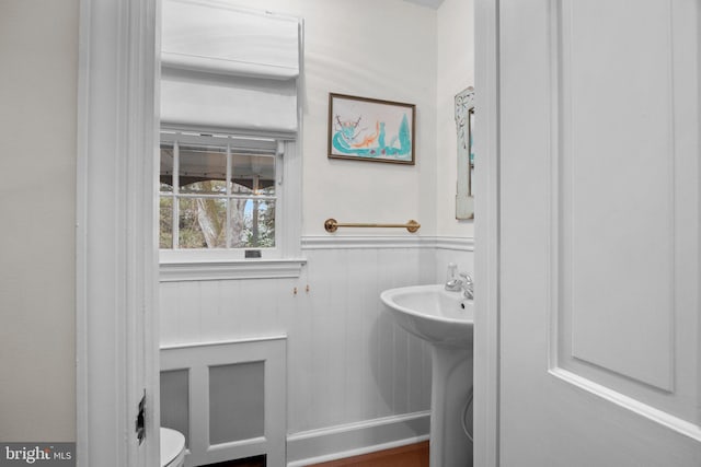 bathroom featuring sink