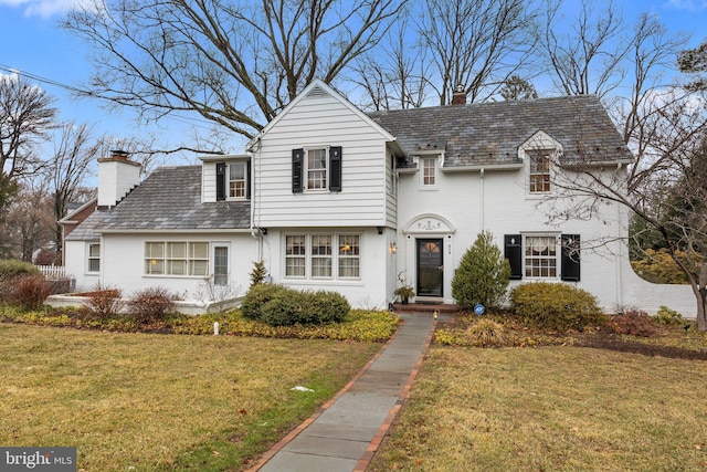 view of front of home with a front yard