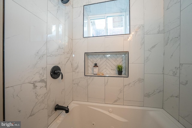 bathroom with tiled shower / bath