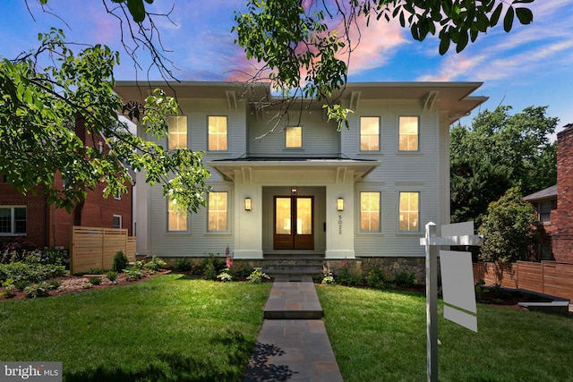 view of front facade featuring a yard