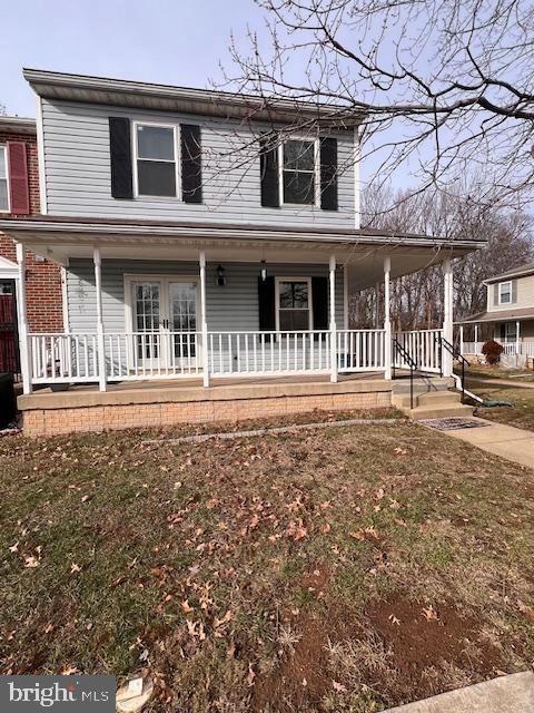 view of front of house with a front yard