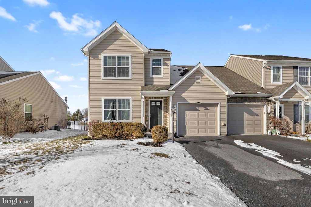 view of front property featuring a garage