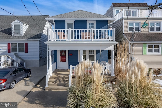 view of front of home featuring a balcony