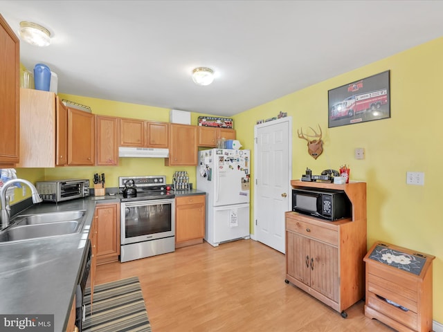 kitchen with electric stove, light wood-type flooring, dishwasher, white refrigerator, and sink