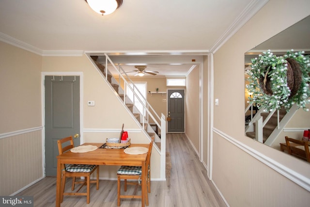 dining area featuring light hardwood / wood-style flooring, ceiling fan, and crown molding