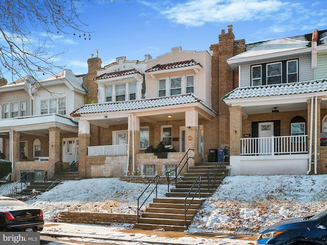 view of front of property featuring covered porch