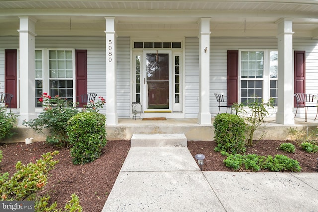 entrance to property featuring covered porch