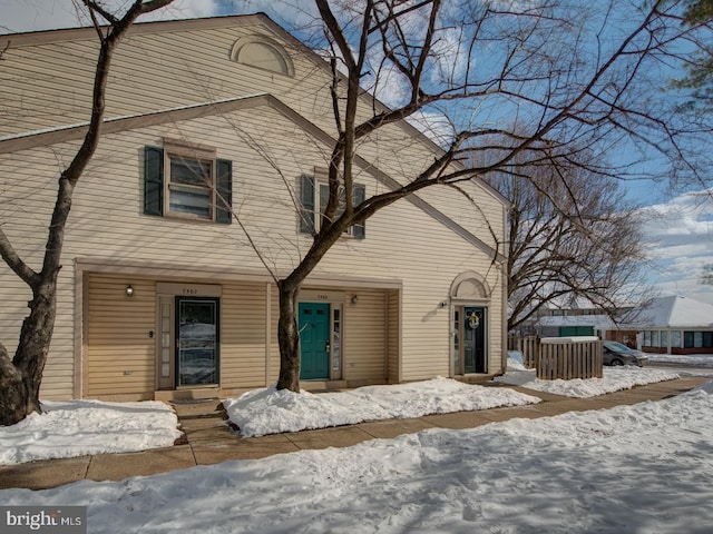 view of front of property