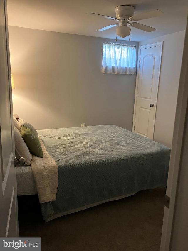 bedroom with ceiling fan