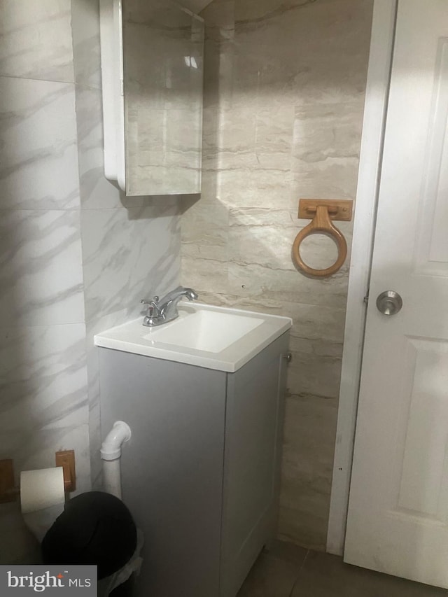 bathroom featuring vanity and backsplash