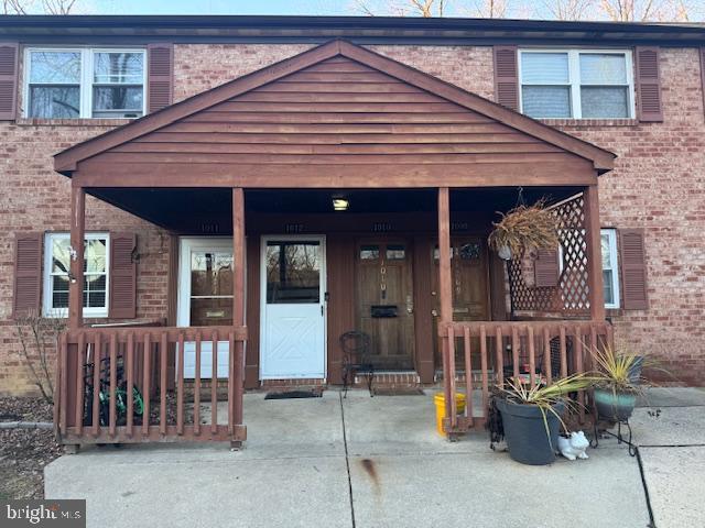 view of front of house featuring a porch