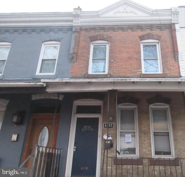 view of front of house featuring a porch