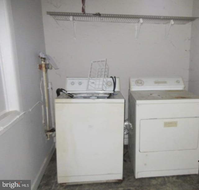 laundry room featuring independent washer and dryer