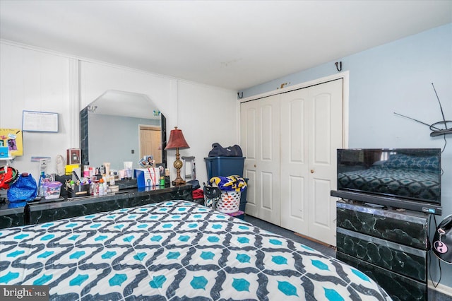 bedroom featuring a closet