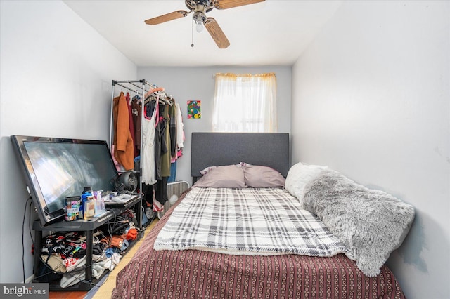 bedroom featuring ceiling fan