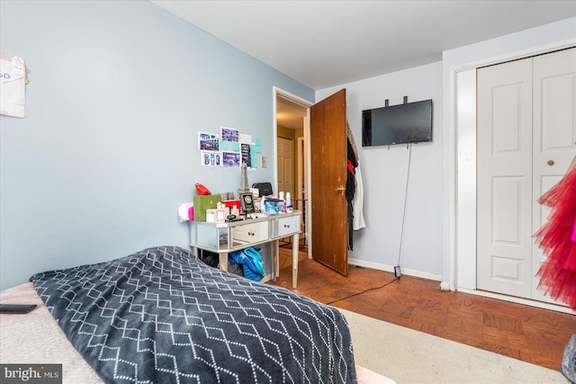 bedroom featuring a closet