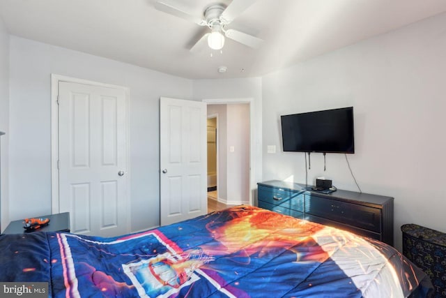 bedroom with ceiling fan