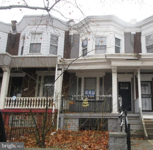 view of front of home featuring a porch