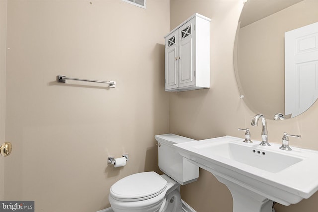 bathroom featuring toilet and sink