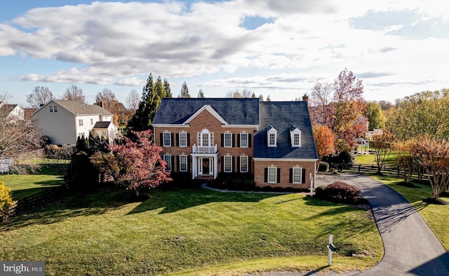 view of front facade with a front yard