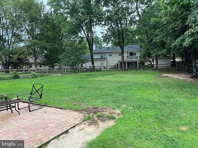 view of yard with a patio area