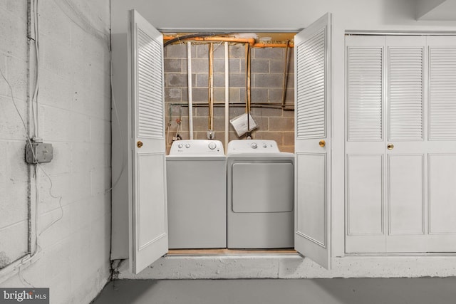 washroom with washer and clothes dryer