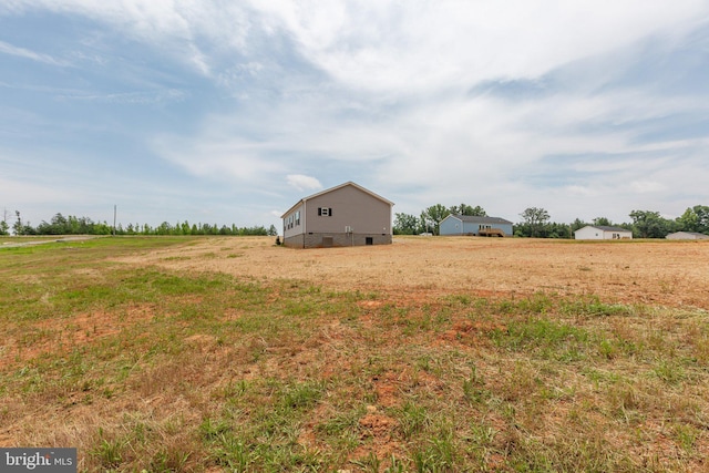 view of yard featuring a rural view