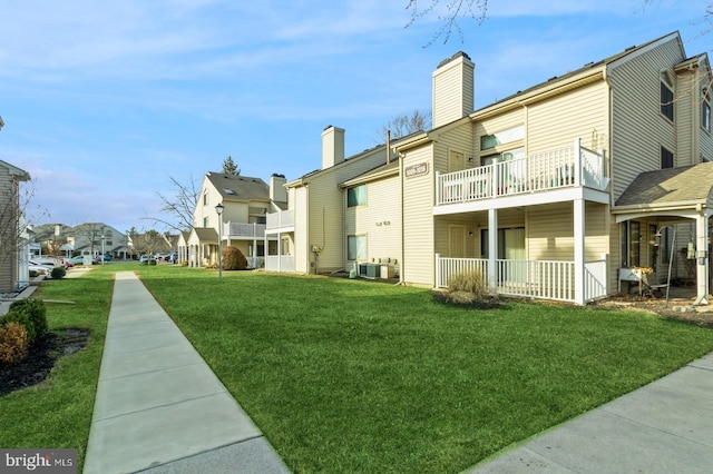 view of property's community featuring a yard