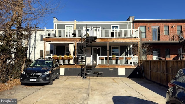 view of front of property featuring a porch