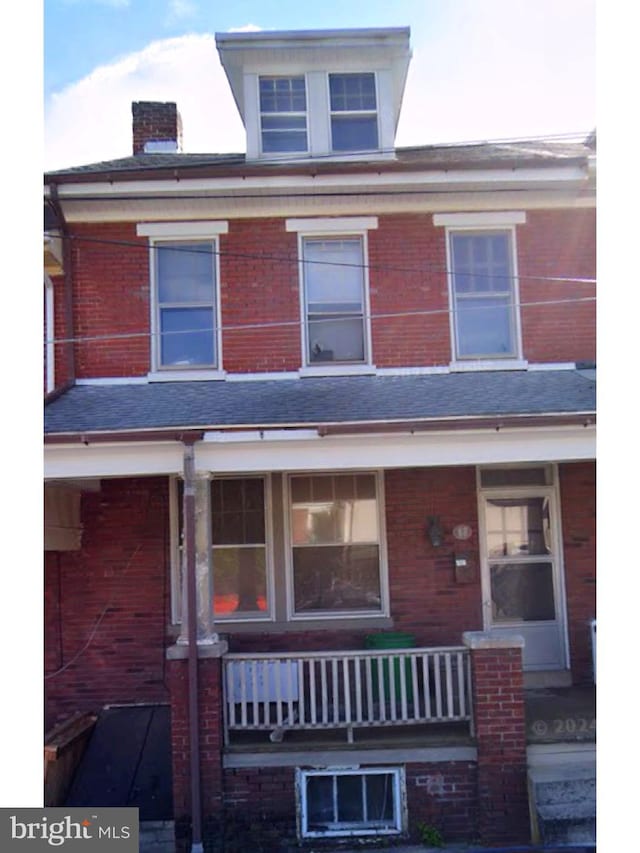 view of front of property with a porch