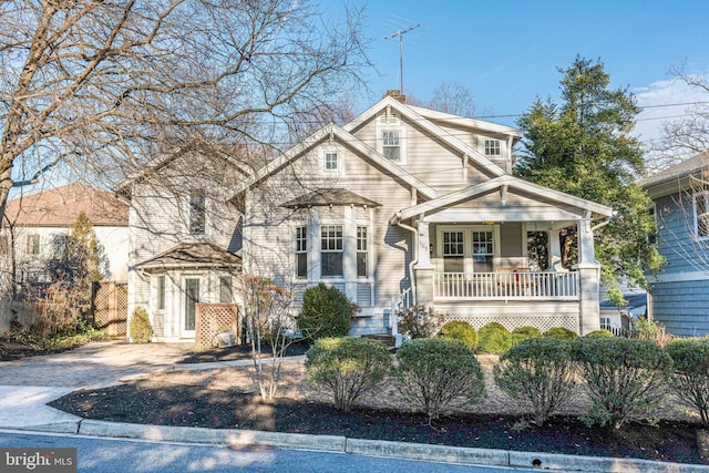 view of front of house featuring covered porch and driveway