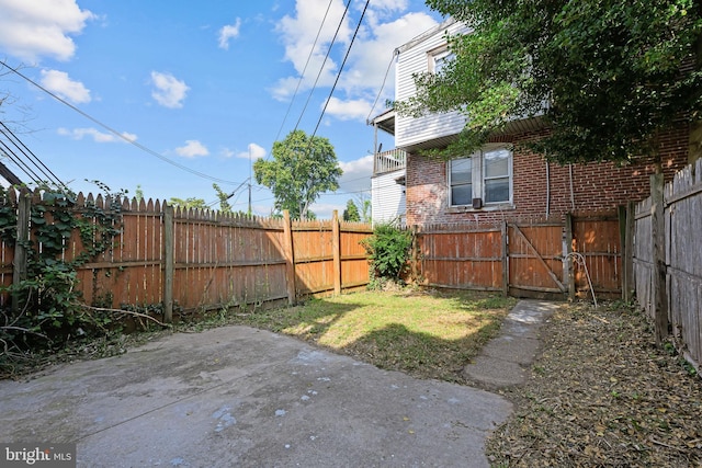 view of yard with a patio area