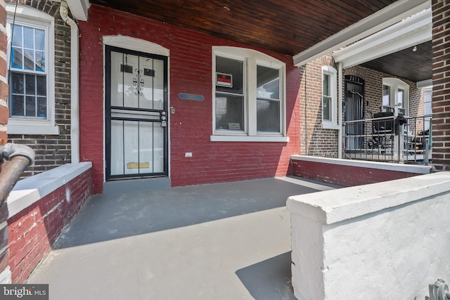 doorway to property featuring covered porch