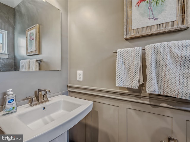 bathroom featuring sink