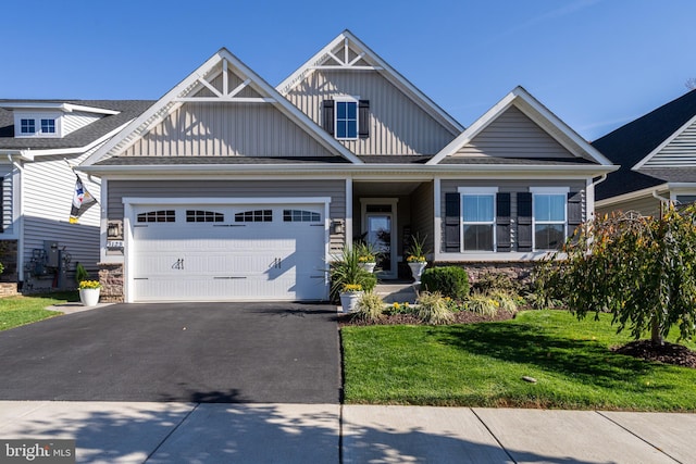 view of front facade featuring a garage and a front yard