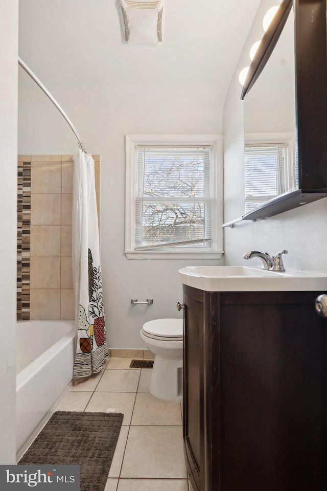 full bathroom featuring tile patterned flooring, vanity, shower / bath combo with shower curtain, and toilet