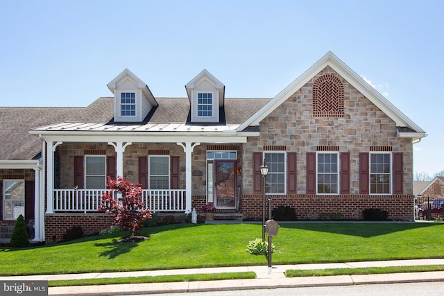 view of front of property with covered porch and a front lawn