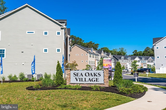 community sign with a lawn